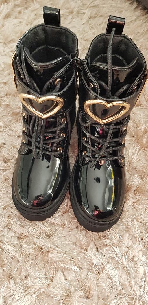  — girls shoes saiz 30