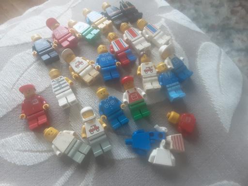  — old lego figures bundle