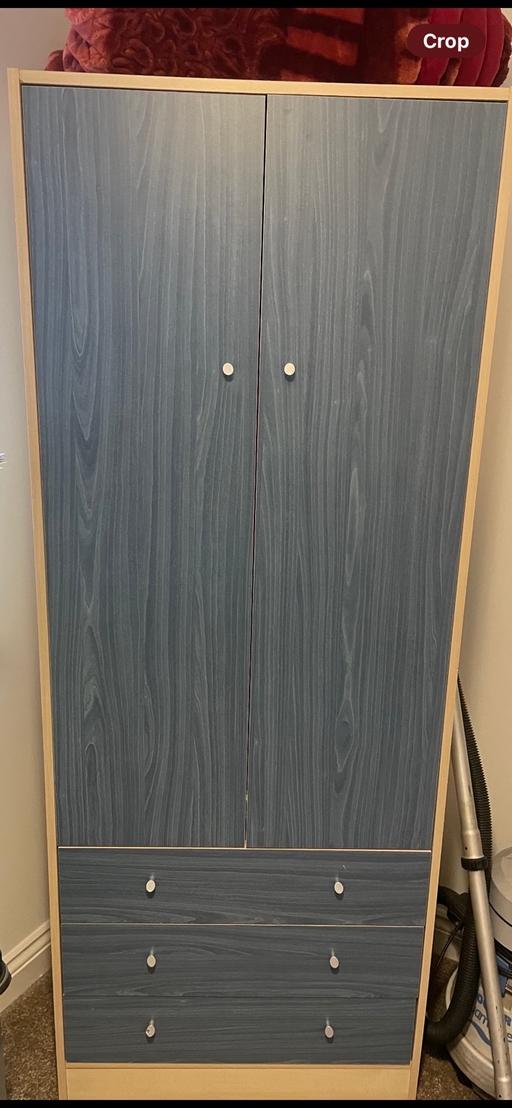  — Wardrobe and set of drawers (child)