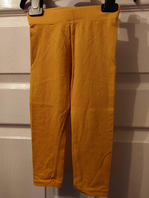  — Girls yellow leggings size 1½-2 years