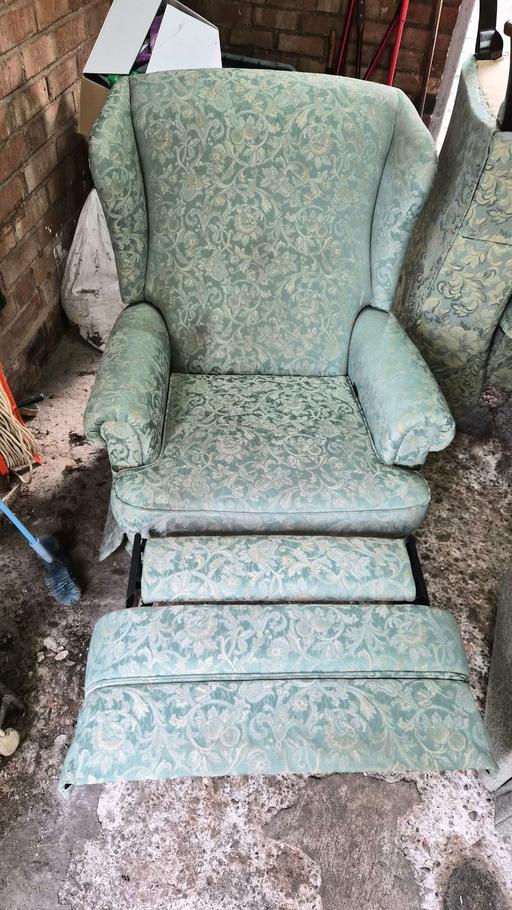  — FREE CHAIRS