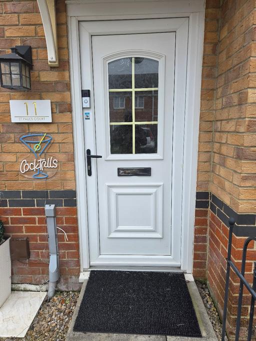  — White dubble glazed front door 🚪