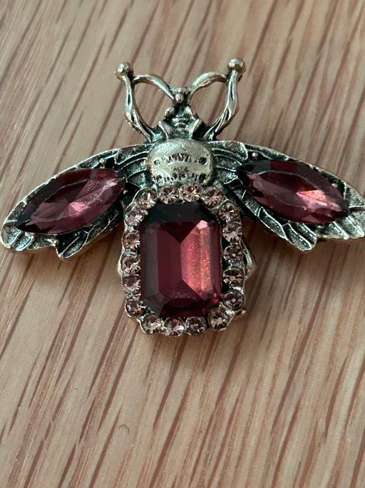  — Luxury vintage crystal rhinestone bee brooch