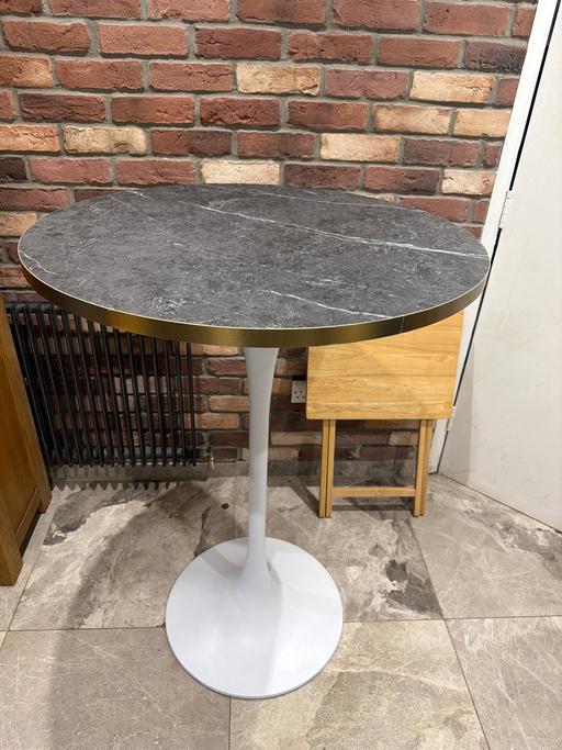  — Modern 70 cm and high top table