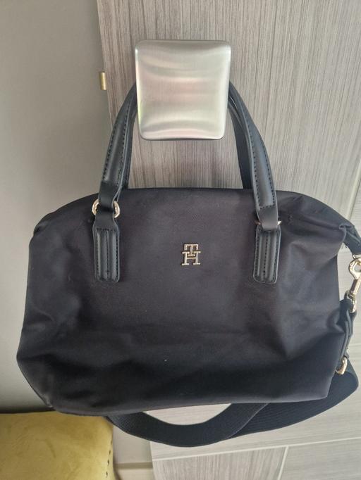  — Tommy Hilfiger & long strap, black
