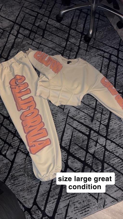 — Women’s pants and top size large