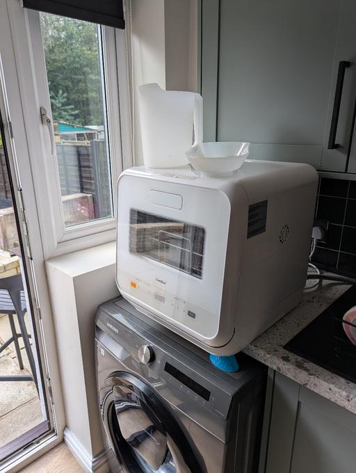  — Comfee mini tabletop dishwasher