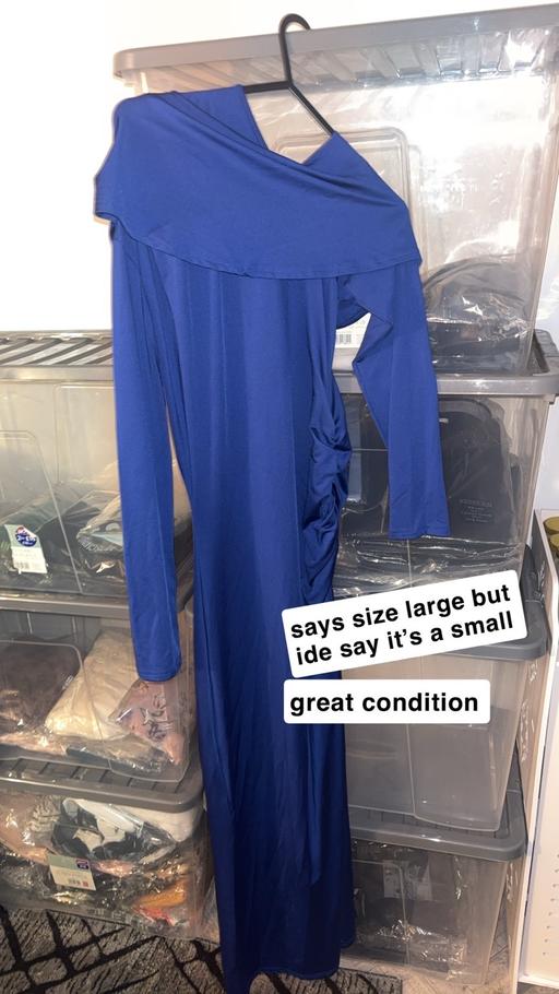  — Women’s long blue dress great condition