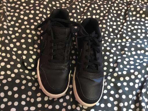  — Boys NIKE Trainers Size 4 and Half No Offers