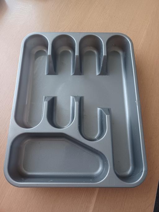  — cutlery tray