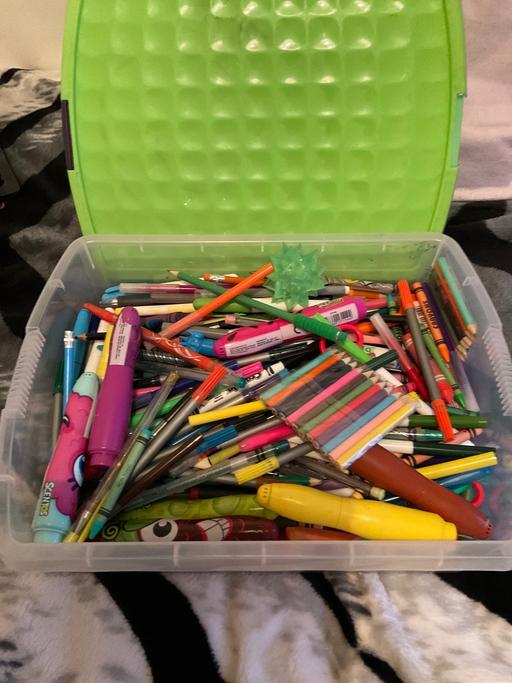  — box mixed crayons