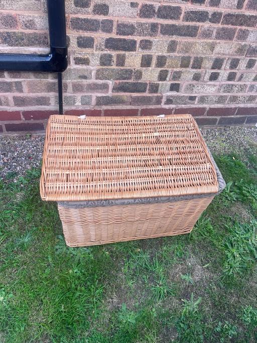  — Wicker basket/toy box