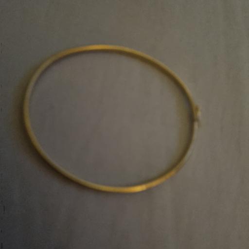  — 9ct gold bangle