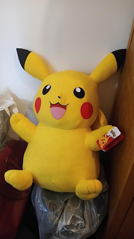  — BRAND NEW GIANT ORIGINAL PIKACHU