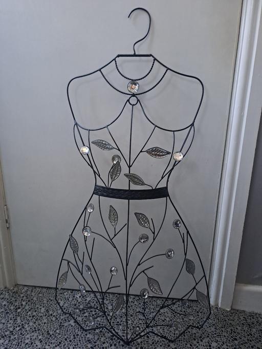  — metal body wall art new