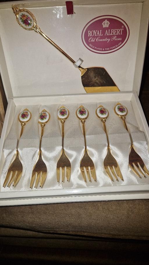  — royal albert gold plated forks and slice in b