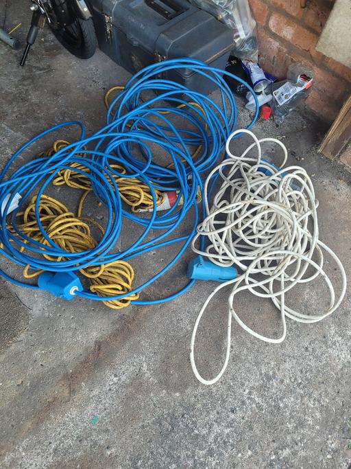  — hook up cables for caravan