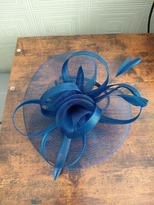  — Fascinator