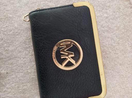  — Purse