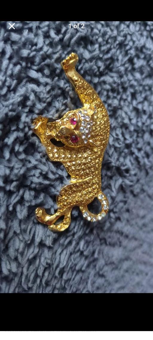  — Brooch
