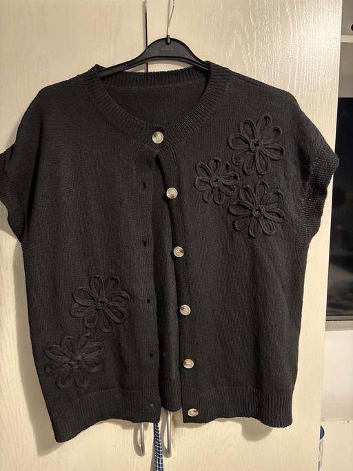  — Ladies sleeveless cardigan