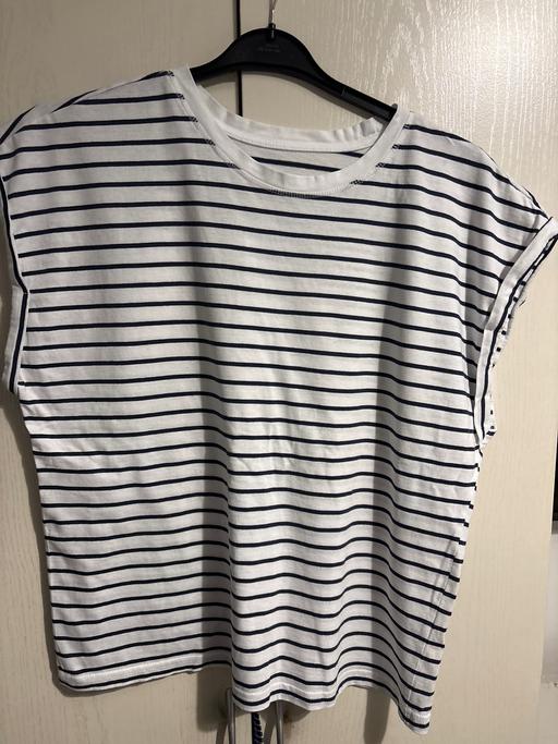  — Ladies top