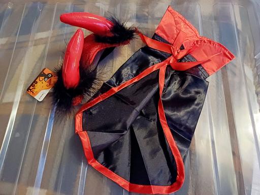  — cat vampire cape & horns or small dog. new