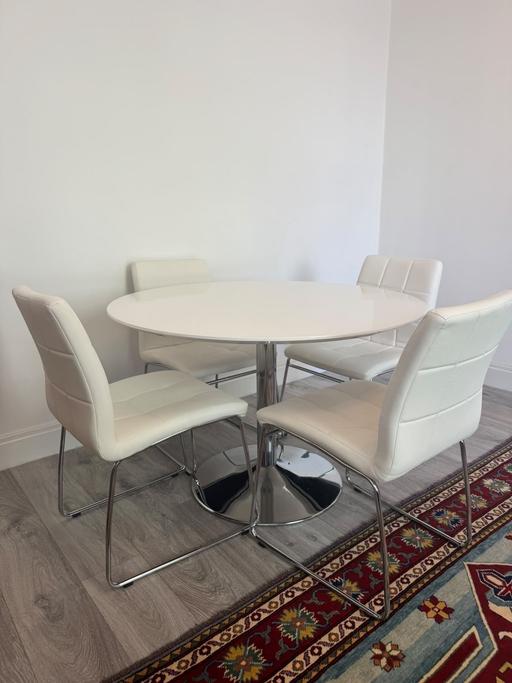  — Round 4 seater dining table