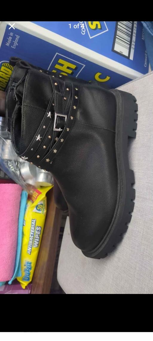  — ladies boots