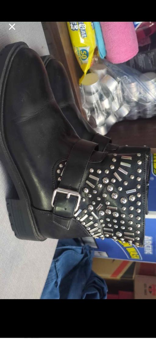  — ladies boots size 5