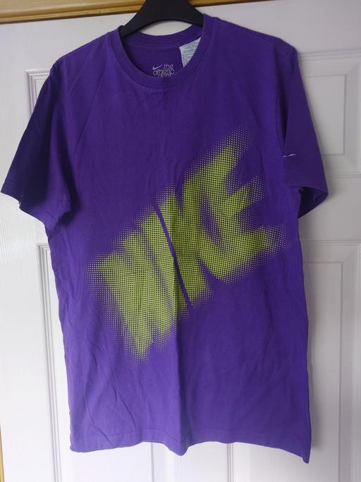  — Mens purple Nike top size M