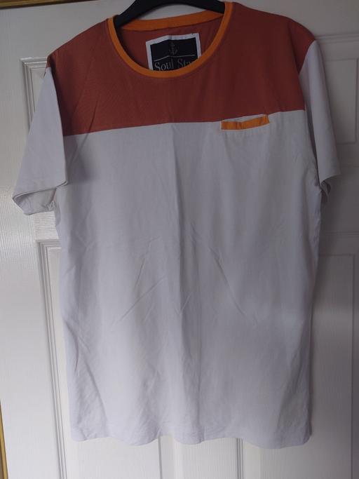  — Mens white/orange top size large