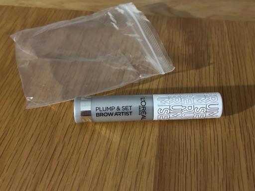  — L'Oréal Paris Brow Artist Plump & Set brow