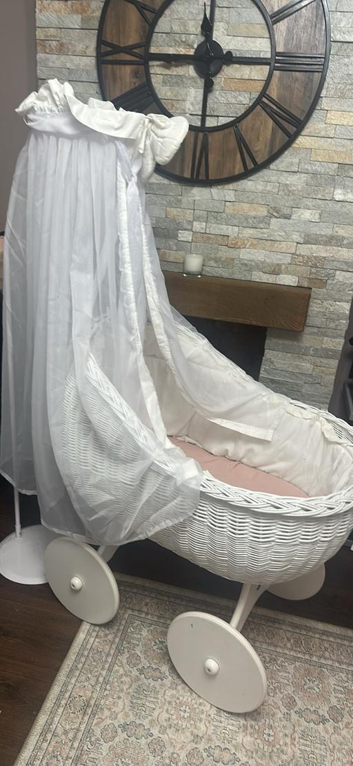  — Moses basket with stand