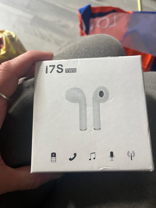  — Ear buds 2£ each lots