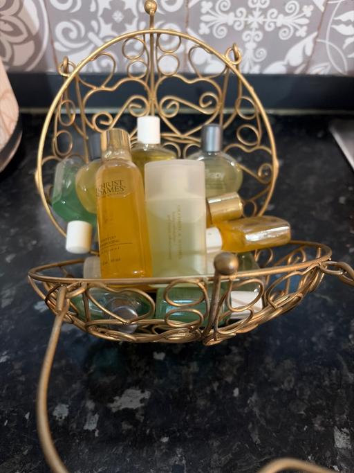  — Gift set