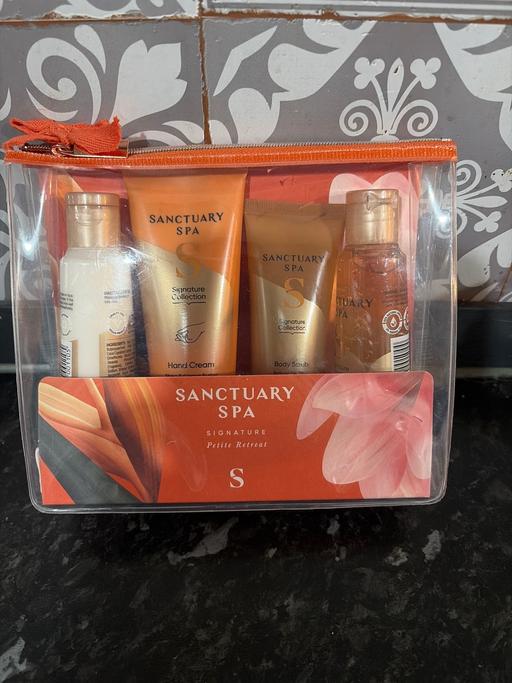  — Gift set