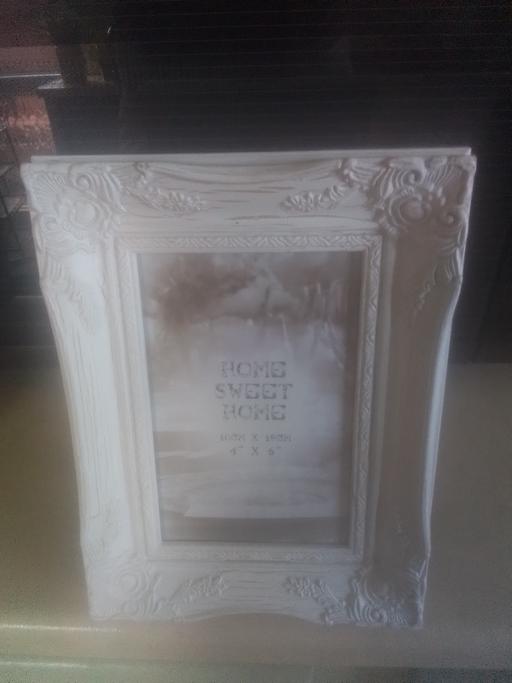  — WHITE PICTURE FRAME