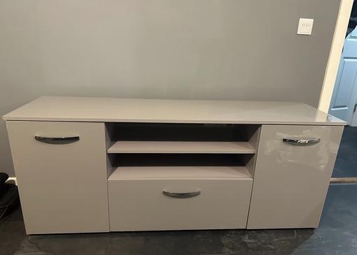  — Tv unit