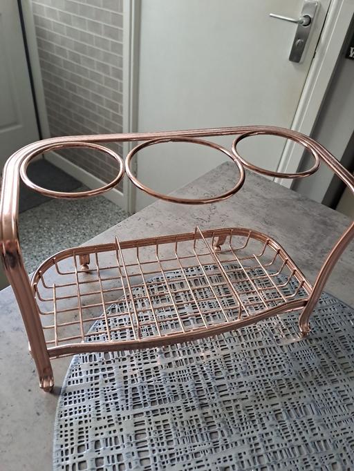  — hairdryer stand
