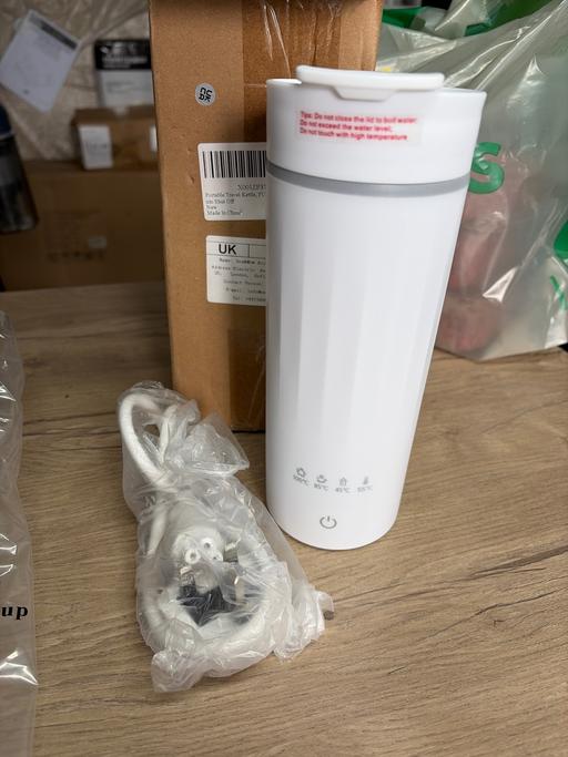  — Portable electric cup