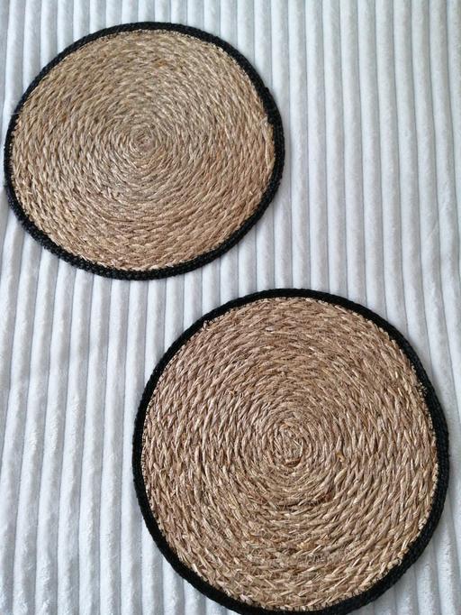  — 2 Table Mats