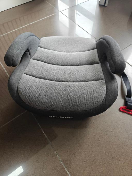 — Car booster seat