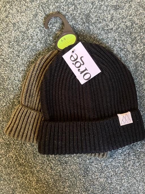  — 2 hats New