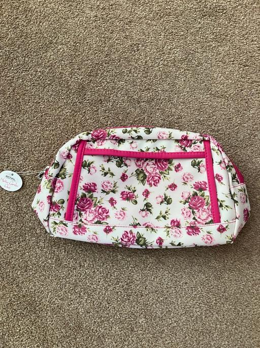  — New large makeup bag/or toiletries bag