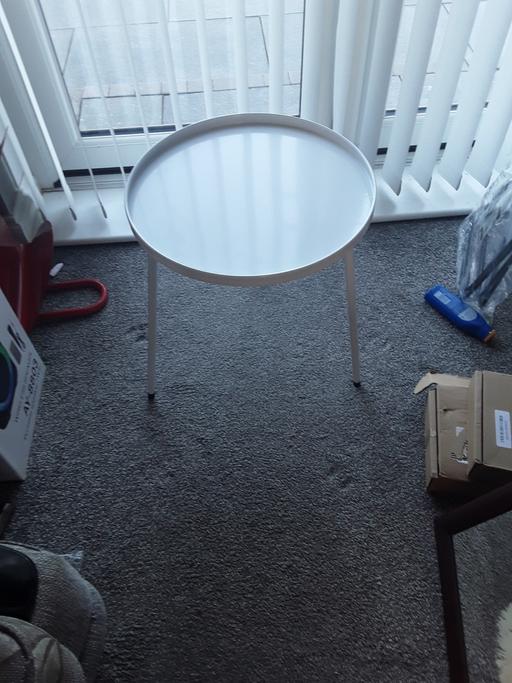  — white metal table