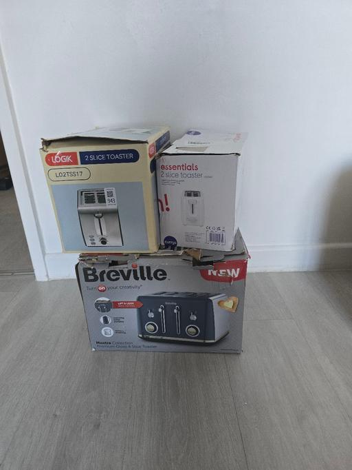  — 3 x toasters 2 new 1 hardly used