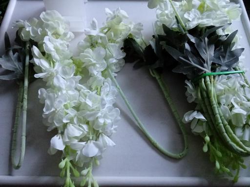  — joblot bunches of artificial flowers