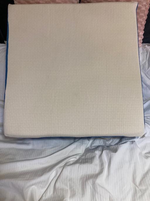  — Large wedge pillow