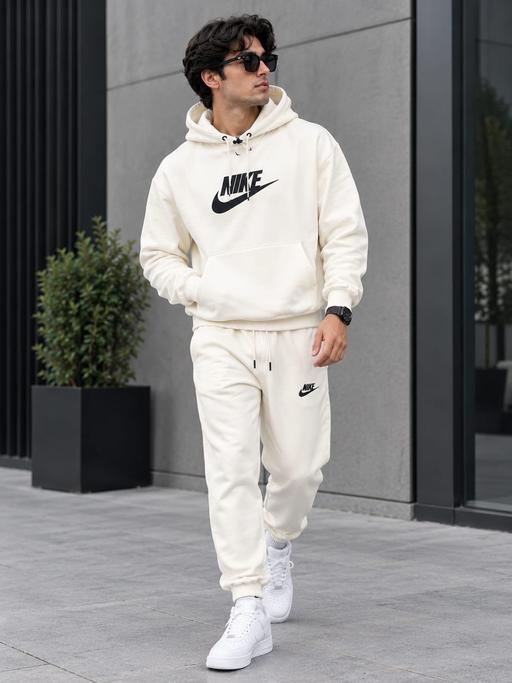  — Nike man’s cream XL tech fleece tracksuit set